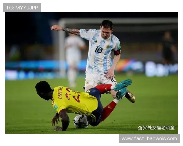 与足球球星一起踢球的神秘人物究竟是谁他与球员们的关系引人关注