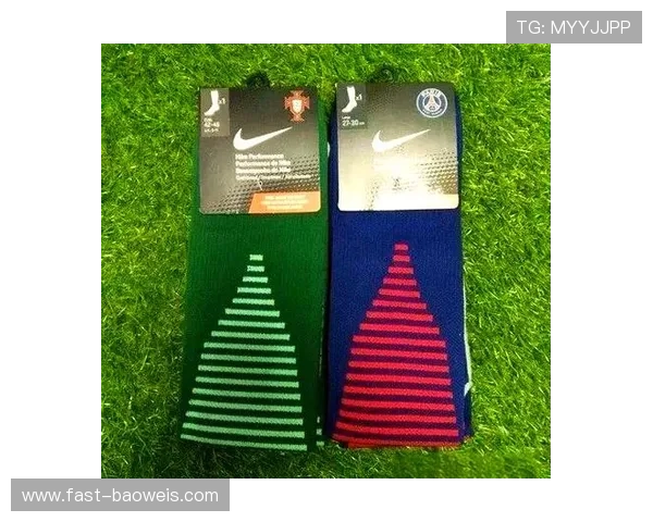 足球明星必备装备揭秘 足球袜的选择与功能详解 足球明星必备装备揭秘 足球袜的选择与功能详解